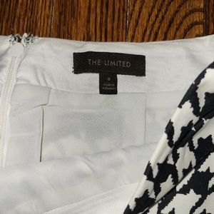 Limited black/white skirt